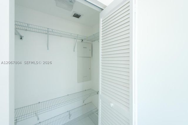 950 Brickell Bay Dr 2208, Miami, FL 33131