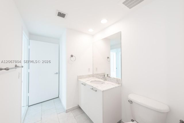 950 Brickell Bay Dr 2208, Miami, FL 33131