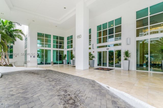 950 Brickell Bay Dr 2208, Miami, FL 33131