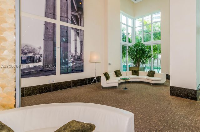 950 Brickell Bay Dr 2208, Miami, FL 33131