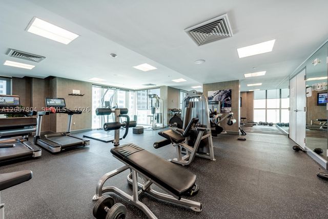 950 Brickell Bay Dr 2208, Miami, FL 33131
