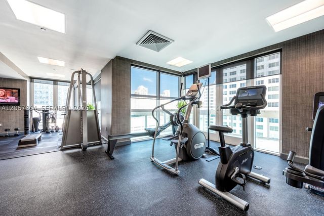 950 Brickell Bay Dr 2208, Miami, FL 33131