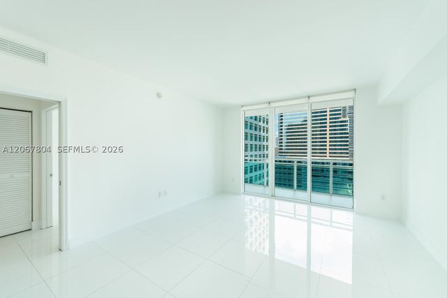 950 Brickell Bay Dr 2208, Miami, FL 33131