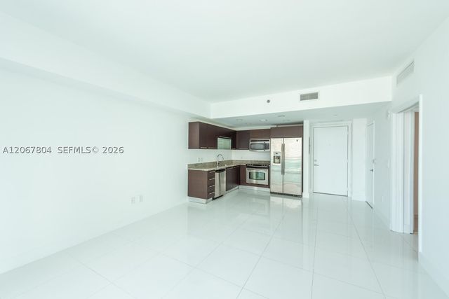950 Brickell Bay Dr 2208, Miami, FL 33131