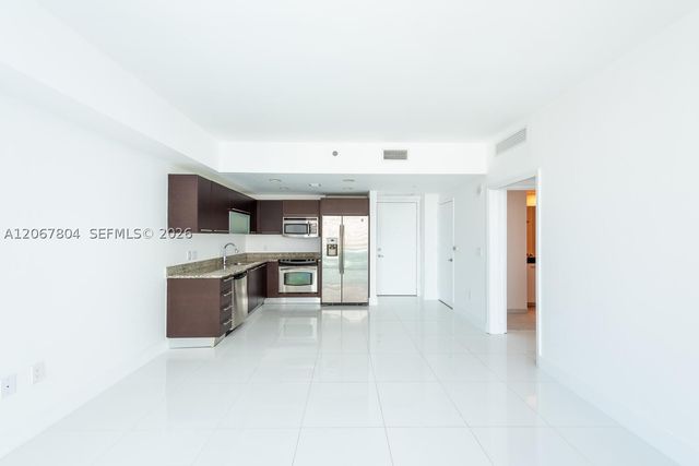 950 Brickell Bay Dr 2208, Miami, FL 33131
