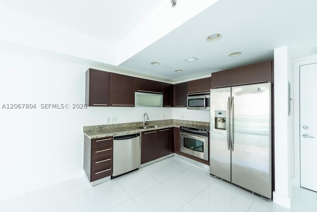 950 Brickell Bay Dr 2208, Miami, FL 33131