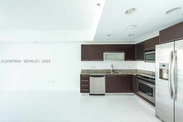 950 Brickell Bay Dr 2208, Miami, FL 33131