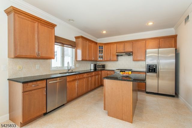 17 Nicole Lane, Parsippany-troy Hills Twp., NJ 07054