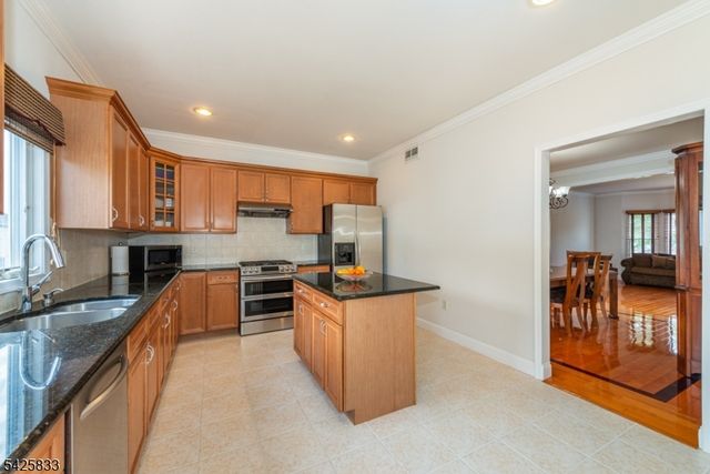 17 Nicole Lane, Parsippany-troy Hills Twp., NJ 07054