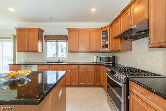 17 Nicole Lane, Parsippany-troy Hills Twp., NJ 07054