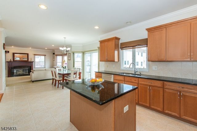 17 Nicole Lane, Parsippany-troy Hills Twp., NJ 07054