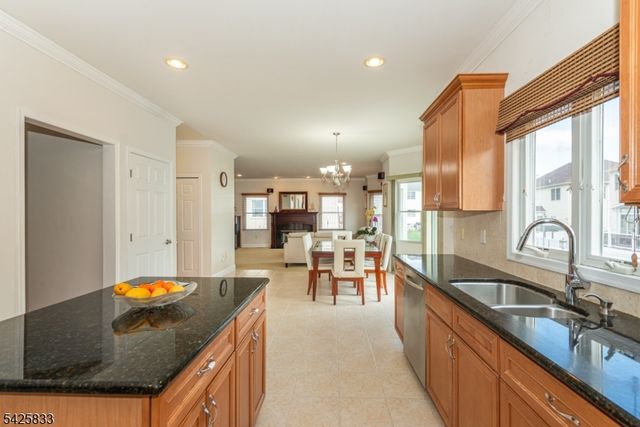 17 Nicole Lane, Parsippany-troy Hills Twp., NJ 07054