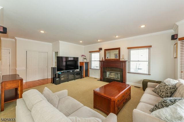 17 Nicole Lane, Parsippany-troy Hills Twp., NJ 07054