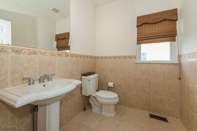 17 Nicole Lane, Parsippany-troy Hills Twp., NJ 07054