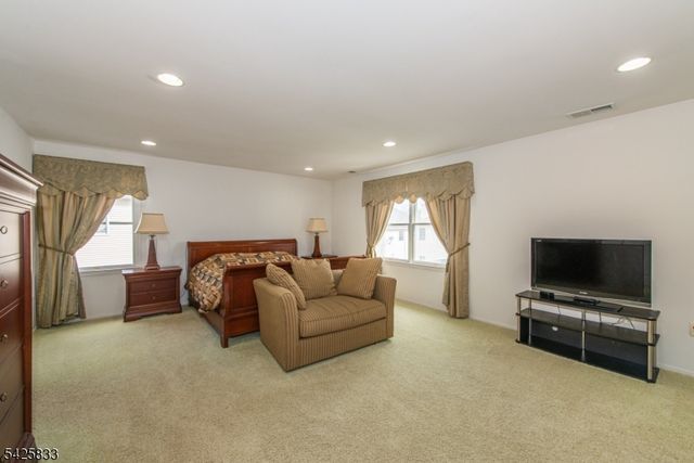 17 Nicole Lane, Parsippany-troy Hills Twp., NJ 07054