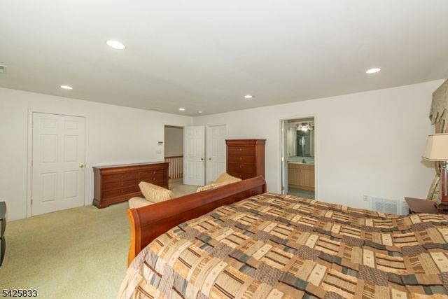 17 Nicole Lane, Parsippany-troy Hills Twp., NJ 07054