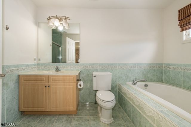 17 Nicole Lane, Parsippany-troy Hills Twp., NJ 07054