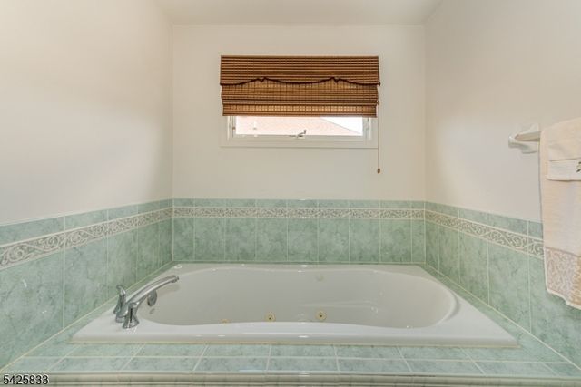 17 Nicole Lane, Parsippany-troy Hills Twp., NJ 07054