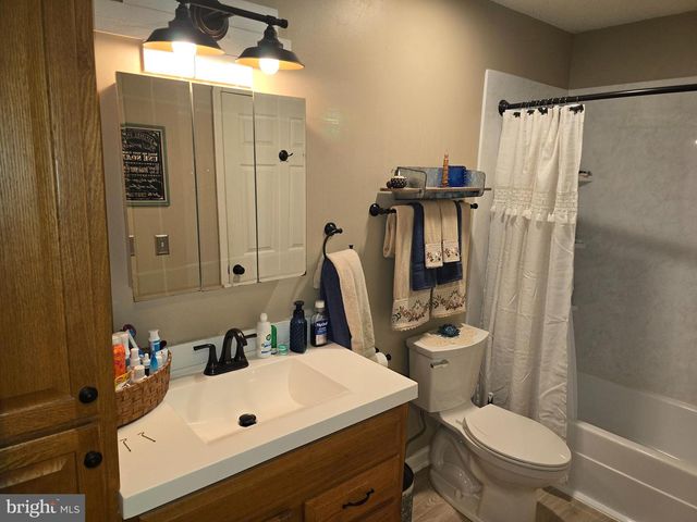 111 BLUEBELL DR, Jackson, NJ 08527