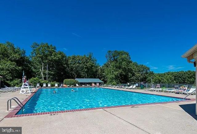 111 BLUEBELL DR, Jackson, NJ 08527