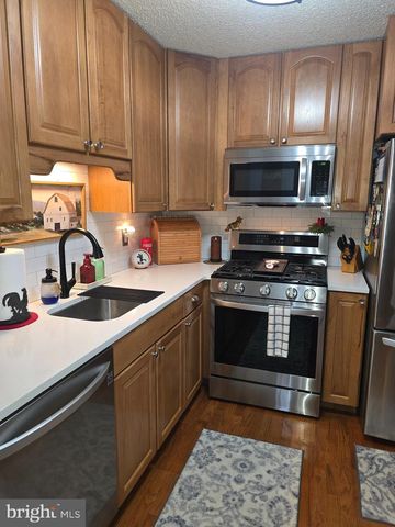 111 BLUEBELL DR, Jackson, NJ 08527