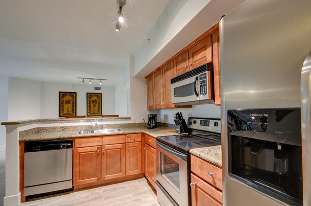11770 St Andrews Place 105, Wellington, FL 33414