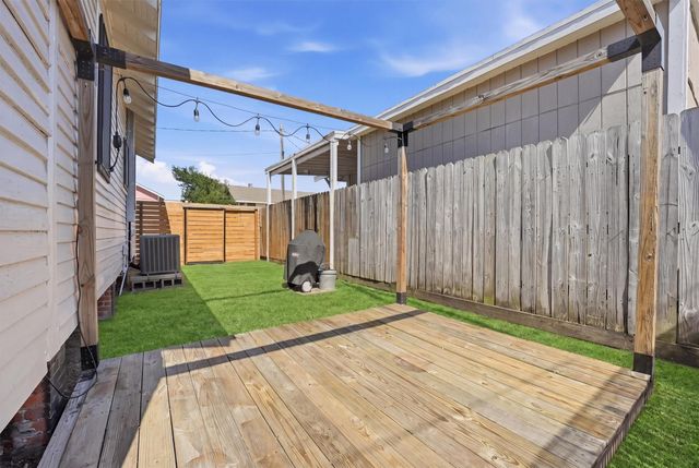 2115 26th Street, Galveston, TX 77550