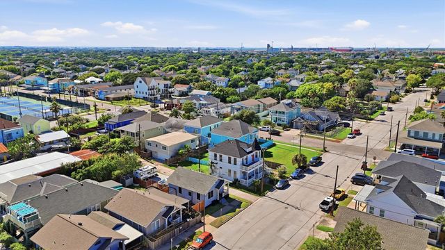 2115 26th Street, Galveston, TX 77550