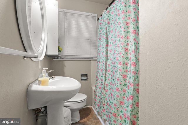 1053 E KING ST, York, PA 17403