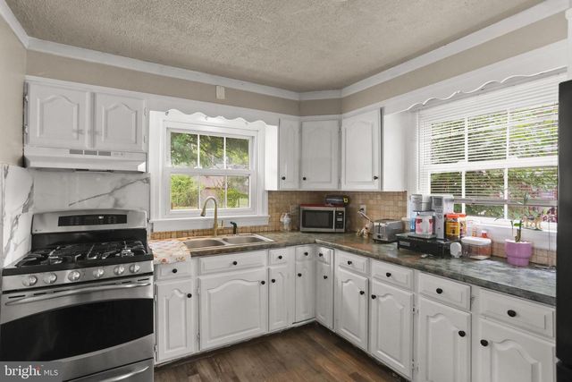 1053 E KING ST, York, PA 17403