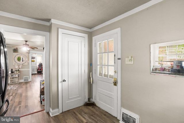 1053 E KING ST, York, PA 17403