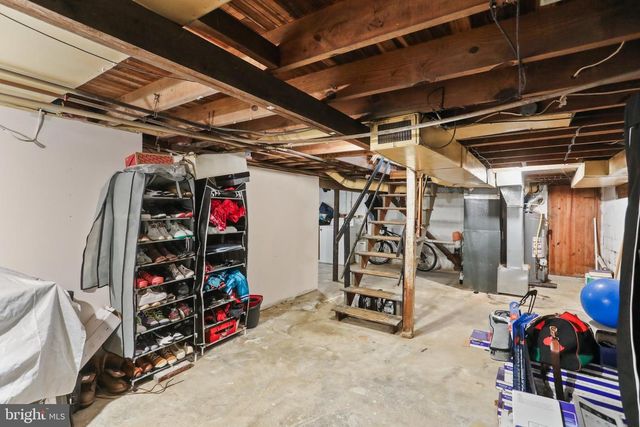 1053 E KING ST, York, PA 17403