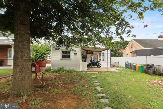 1053 E KING ST, York, PA 17403
