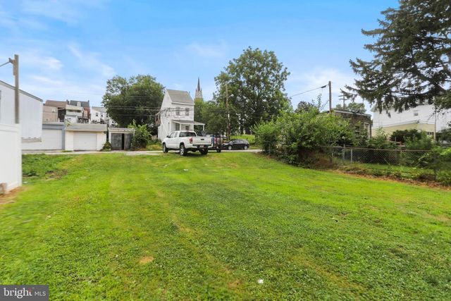 1053 E KING ST, York, PA 17403