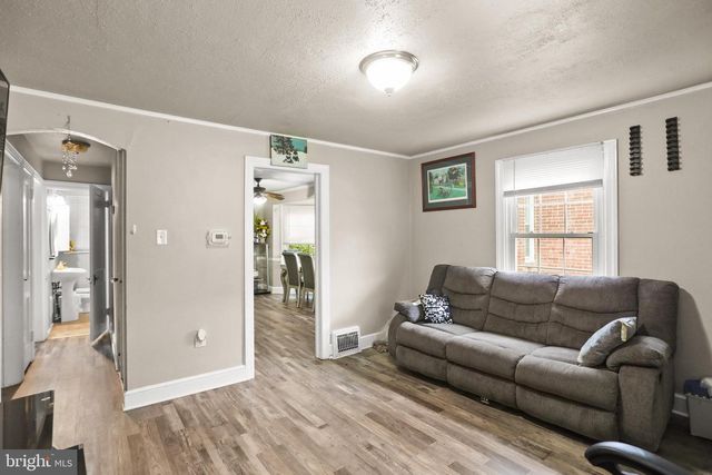 1053 E KING ST, York, PA 17403