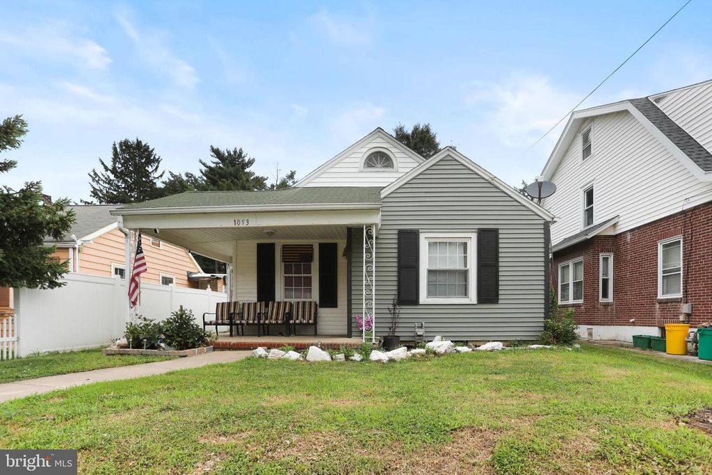 1053 E KING ST, York, PA 17403