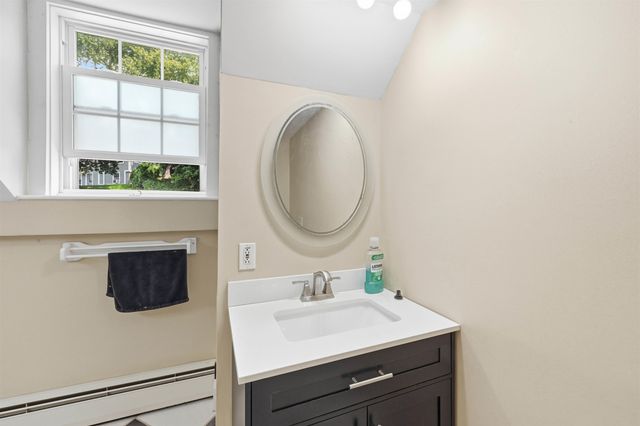 194 Malletts Bay Avenue, Winooski, VT 05404