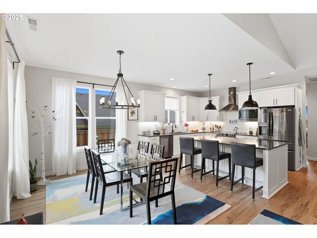 1408 PRINCETON Ave, Silverton, OR 97381