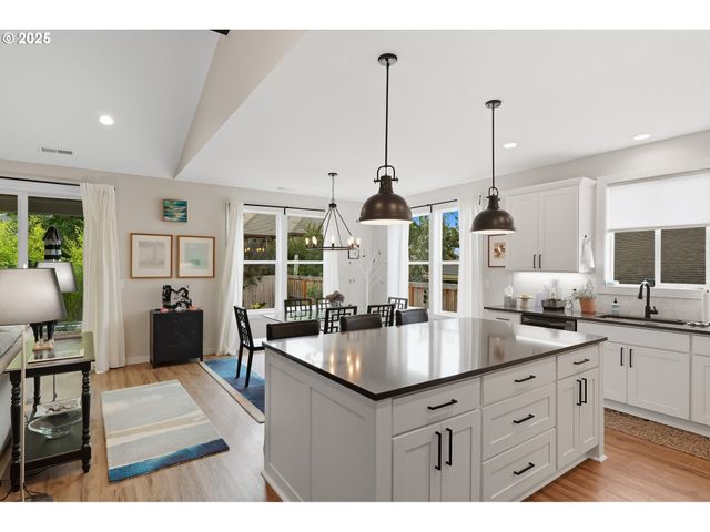 1408 PRINCETON Ave, Silverton, OR 97381