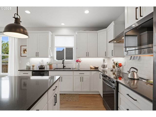 1408 PRINCETON Ave, Silverton, OR 97381