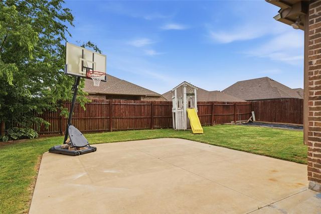 8104 NW 159th Street, Edmond, OK 73013