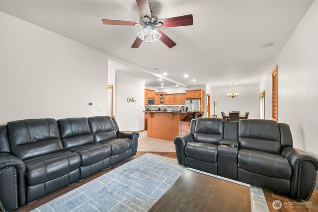 1552 Fruitland Dr, Bellingham, WA 98226