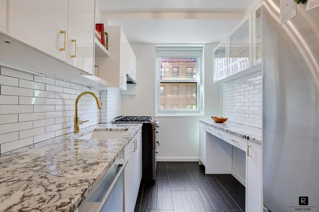 63 E 9th St Apt 4O, New York City, NY 10003