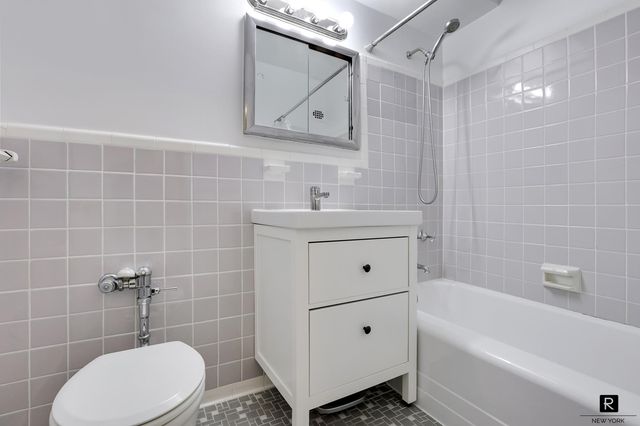 63 E 9th St Apt 4O, New York City, NY 10003