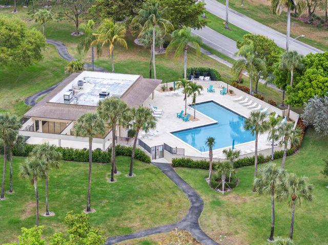 147 Deer Creek Boulevard 401, Deerfield Beach, FL 33442