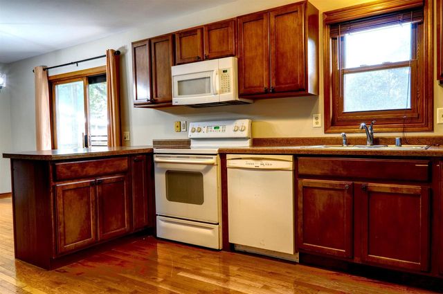 3205 CLOVE Drive, Madison, WI 53704