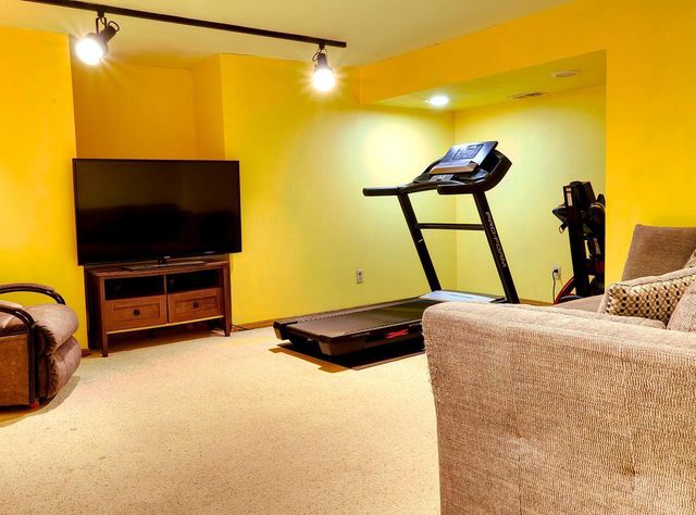 3205 CLOVE Drive, Madison, WI 53704