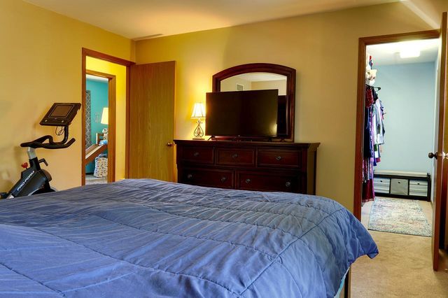 3205 CLOVE Drive, Madison, WI 53704