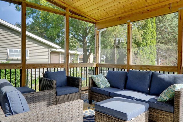 3205 CLOVE Drive, Madison, WI 53704