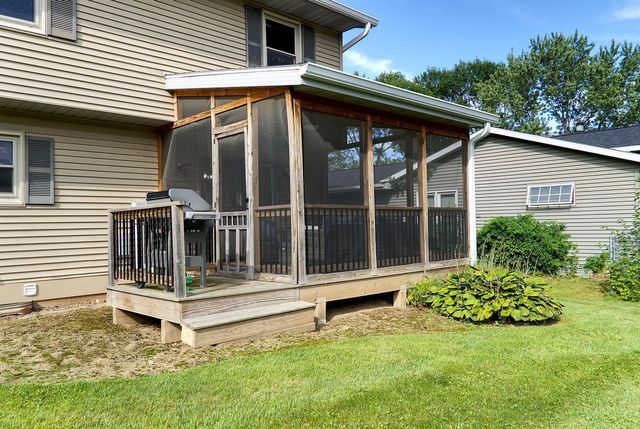 3205 CLOVE Drive, Madison, WI 53704